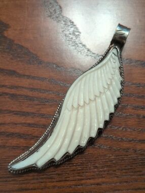 Carved Wing Feather Filigree Pendant Necklace Set In Silver Toned Frame